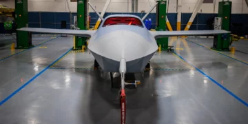 U.S. Air Force presenta el YFQ-42A en el simposio de 2025