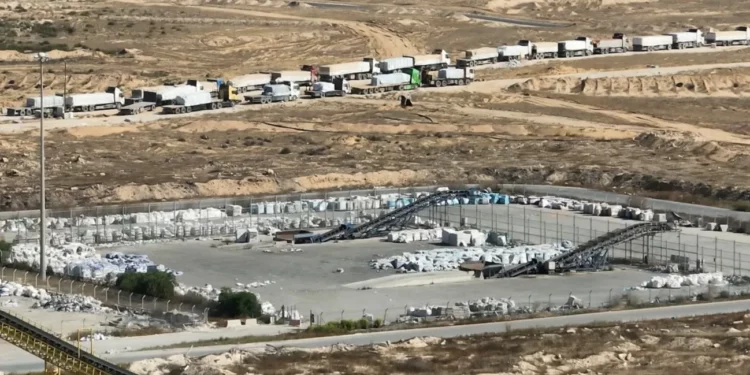 Israel acusa a la ONU de no recoger la ayuda que se acumula en la frontera de Gaza