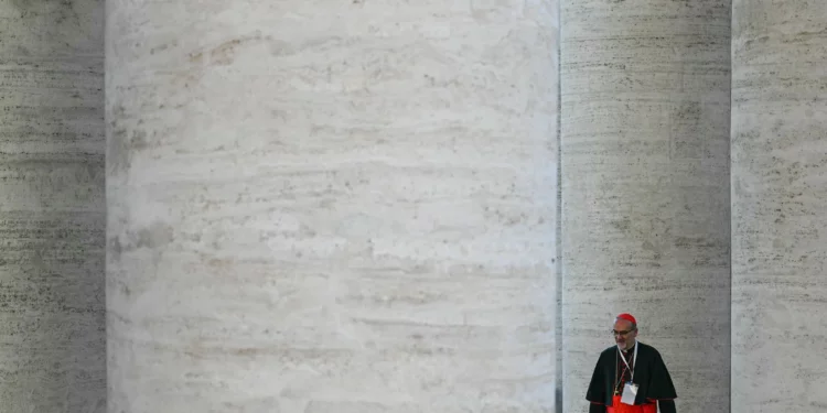 El cardenal italiano y patriarca latino de Jerusalén, Pierbattista Pizzaballa, llega a la sexta reunión de la congregación en el Vaticano, el 29 de abril de 2025. (Andreas Solaro/AFP)