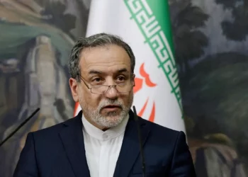 El ministro de Asuntos Exteriores de Irán, Abbas Aragchi, asiste a una conferencia de prensa tras una reunión con el ministro de Asuntos Exteriores de Rusia, Sergei Lavrov, en Moscú, el 18 de abril de 2025. (Tatyana Makeyeva/Pool vía Reuters)