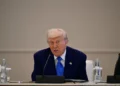 El presidente de Estados Unidos, Donald Trump, asiste a un foro empresarial en el Ritz Carlton de Abu Dabi el 16 de mayo de 2025 (Giuseppe CACACE / AFP)