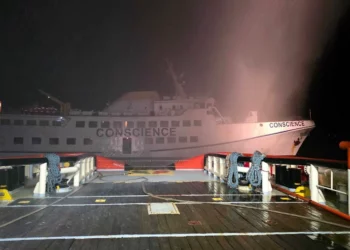 La Conciencia, después de que un dron impactara el buque que transportaba ayuda a Gaza frente a las costas de Malta, el 2 de mayo de 2025. (Gobierno de Chipre vía AP)