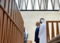 El presidente de Estados Unidos, Donald Trump, visita la Sinagoga Moisés Ben Maimón en la Casa de la Familia Abrahámica, el 16 de mayo de 2025, en Abu Dabi, Emiratos Árabes Unidos. (Foto AP/Alex Brandon)