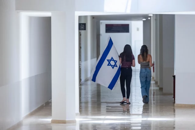 Knéset aprueba ley de estudios segregados por género en posgrados