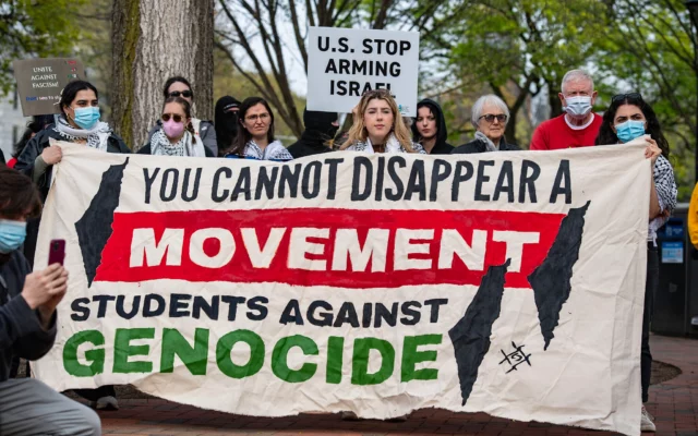 Trump suspende visas de estudiantes extranjeros en Harvard