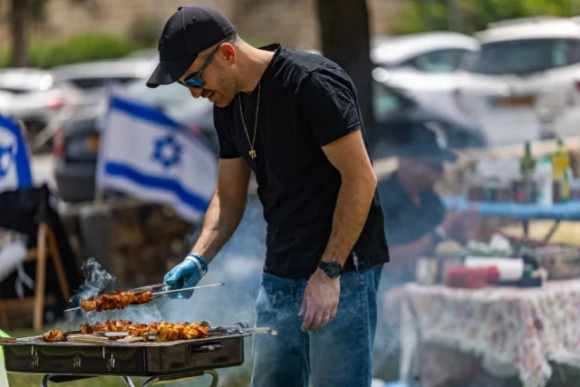 Israel conmemora el Día de la Independencia en medio de incendios