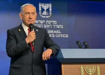 El primer ministro, Benjamín Netanyahu, ofrece una conferencia de prensa en su oficina de Jerusalén, el 21 de mayo de 2025. (Nava Freiberg/Times of Israel)