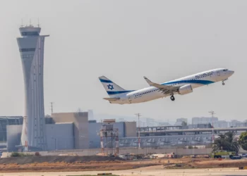 Un vuelo de El Al despega del Aeropuerto Internacional Ben Gurión, a las afueras de Tel Aviv, el 25 de agosto de 2024. (Yossi Aloni/Flash90)