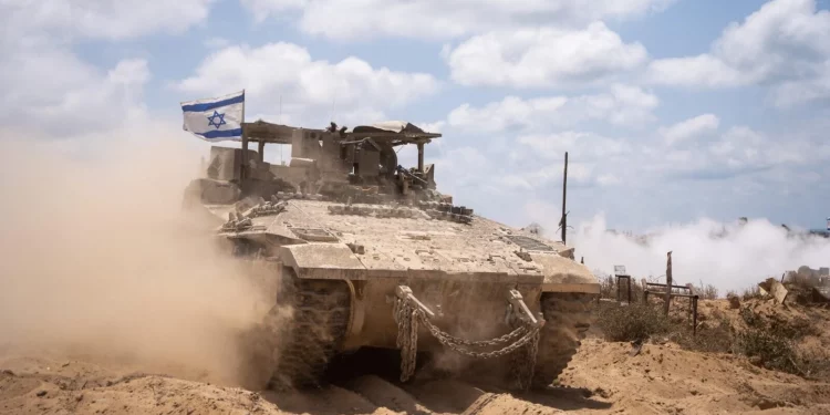 Tropas de las FDI de la 401.ª Brigada Blindada operan en el norte de la Franja de Gaza en una foto publicada el 25 de mayo de 2025. (Fuerzas de Defensa de Israel)