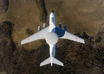 Un avión ruso de alerta temprana y control aerotransportado A-50. aviation-images.com/Universal Images Group vía Getty Images