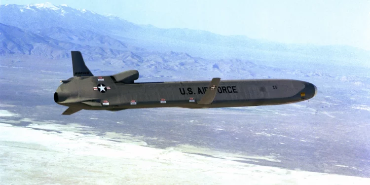 El misil nuclear AGM-181A LRSO entra en fase avanzada para el B-21 y el B-52