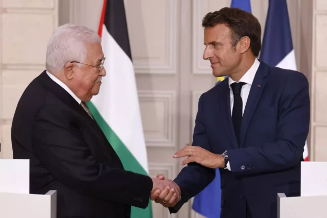 Mahmoud Abbas se compromete ante Macron a celebrar elecciones dentro de un año