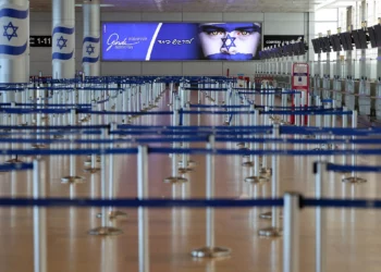 El espacio aéreo de Israel permanece cerrado y las autoridades trabajan en un plan para traer de vuelta a los israelíes varados