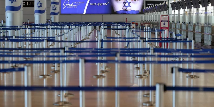 El espacio aéreo de Israel permanece cerrado y las autoridades trabajan en un plan para traer de vuelta a los israelíes varados