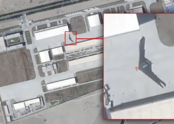 Enorme ala volante furtiva aparece en una base secreta china