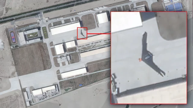 Enorme ala volante furtiva aparece en una base secreta china