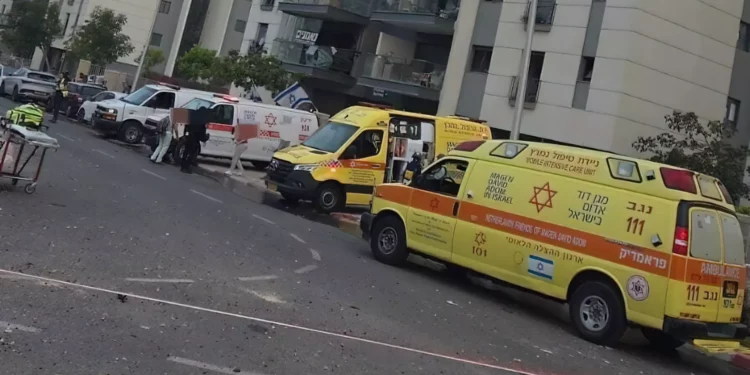 Cinco heridos leves por el impacto de un misil iraní en Beersheba