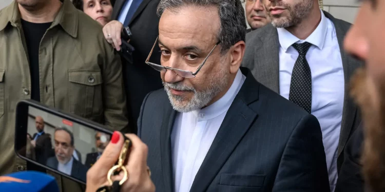 Irán amenaza con represalias “duraderas” tras ataques de EE. UU. a sus sitios nucleares
