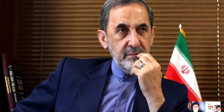 Asesor de Jamenei dice que las bases utilizadas en los ataques estadounidenses contra Irán son “objetivos legítimos”