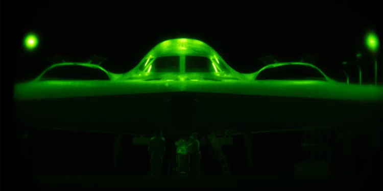 La Operación Martillo de Medianoche atacó sitios nucleares iraníes con B-2 Spirit, apoyados por 125 aviones y reabastecimientos aéreos.