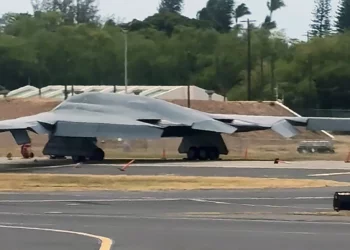 El B-2 utilizado como señuelo en ataque a Irán permanece en Hawái