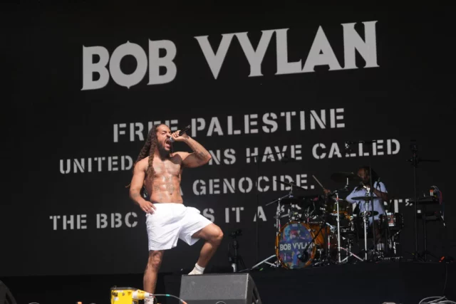 BBC suspende transmisiones en vivo de shows musicales de alto riesgo