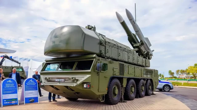 Bielorrusia exhibe el Buk-MB2K con misil 9M318 en MILEX 2025