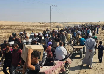 Gazatíes enfrentan caos y peligro en centros de ayuda de la GHF