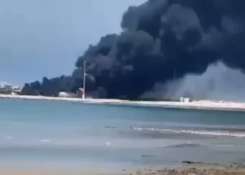 Incendio en complejo petroquímico de Irán deja tres muertos