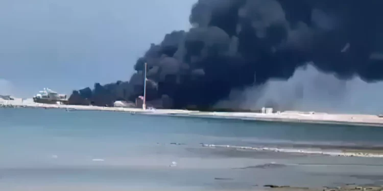 Incendio en complejo petroquímico de Irán deja tres muertos