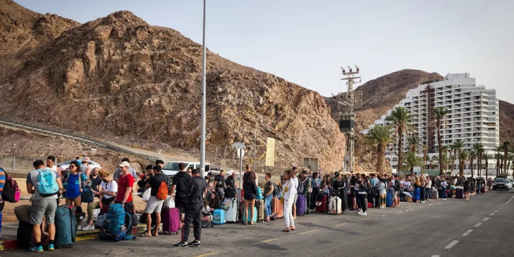 Gobierno advierte a israelíes varados que no intenten regresar a través de cruces fronterizos de Egipto y Jordania