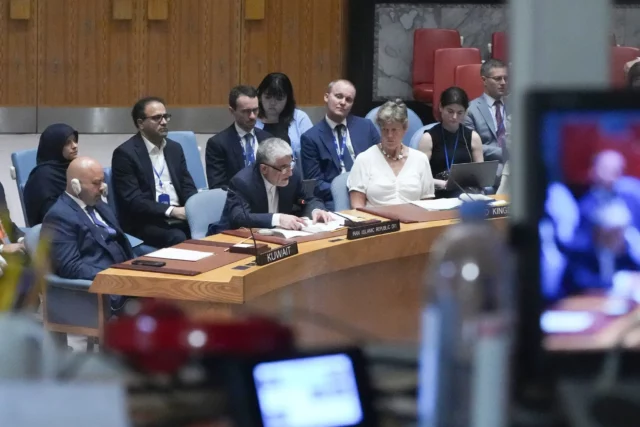 Irán en la ONU dice que no hay amenaza para funcionarios del OIEA después de que periódicos pidieran la ejecución de Grossi