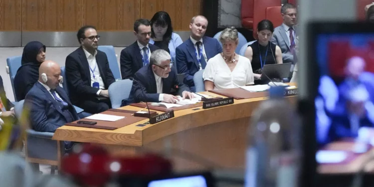Irán en la ONU dice que no hay amenaza para funcionarios del OIEA después de que periódicos pidieran la ejecución de Grossi