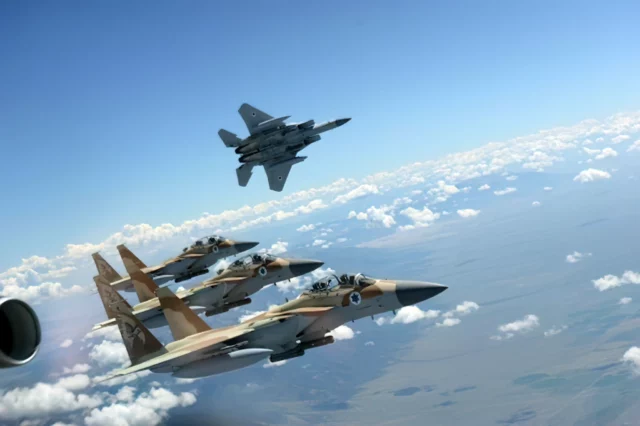 Israel integra tres generaciones de cazas para controlar los cielos del Medio Oriente