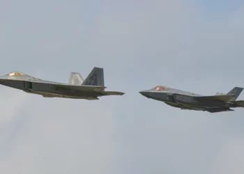 EE. UU. despliega F-22 y F-35 cerca de Irán