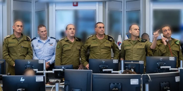 Imagen de los altos mandos de Israel observando el ataque de EE. UU. a los sitios nucleares de Irán