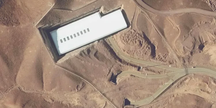 Una imagen satelital muestra la instalación nuclear de Fordo en Irán, el 24 de enero de 2025. (Maxar Technologies/Handout vía Reuters)