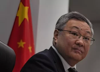 China arremete contra Israel y le pide que detenga los ataques aéreos contra Irán