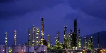 Refinería de petróleo en Haifa sufrió daños localizados en el bombardeo de misiles de Irán