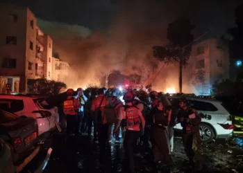 Ocho heridos e incendios en Haifa por misiles iraníes