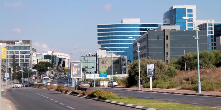 Los residentes de Herzliya se clasificaron como los que más ganan en Israel