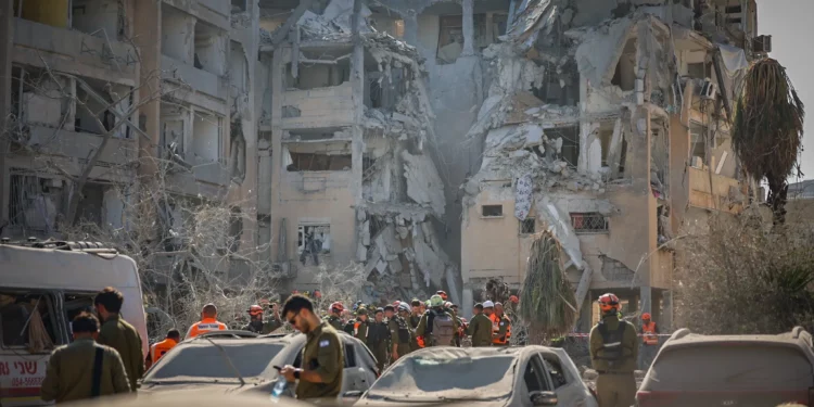 Paramédico dice que los heridos de Holon tienen lesiones por aplastamiento y multisistémicas