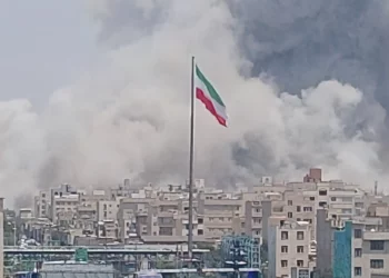 Israel ataca objetivos en Teherán “responsables de la estabilidad del régimen”