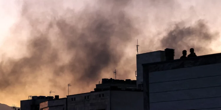 Explosiones sacuden Teherán tras advertencias de ataque israelí