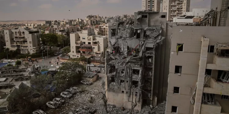 Misil balístico iraní impactó directamente en habitación se gura de Beersheva
