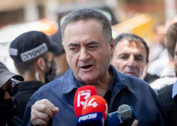 El ministro de Defensa, Israel Katz, emitió una dura advertencia al líder de Hezbolá, Naim Qassem, tras las declaraciones de este sobre la postura del grupo en la guerra entre Israel e Irán.