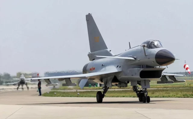 Indonesia considera adquirir 42 cazas J-10 ante demoras con el F-15EX