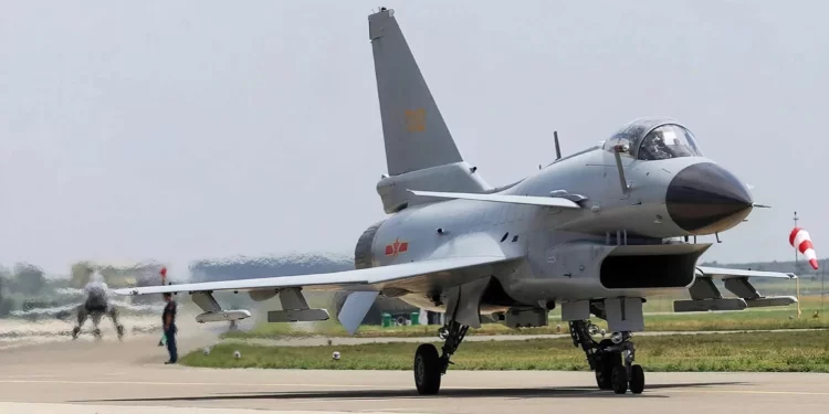 Indonesia considera adquirir 42 cazas J-10 ante demoras con el F-15EX