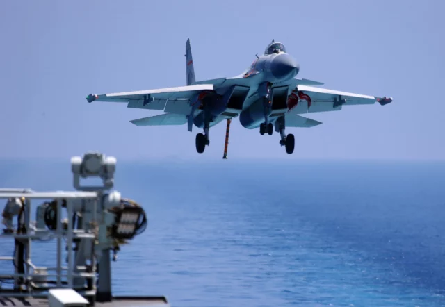 Aviones chinos J-15 se aproximan a patrulla japonesa en el Pacífico