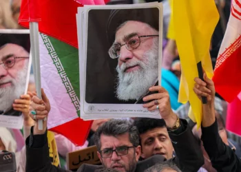 Con el alto el fuego en vigor: los iraníes se preguntan dónde está Jamenei